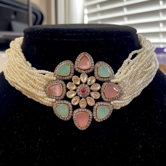 Beautiful choker set with earrings - Picture 2 of 3